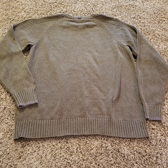 Columbia V Neck Sweater. - Picture 2 of 8